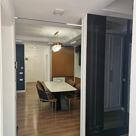 Urban Elegance Apartamento